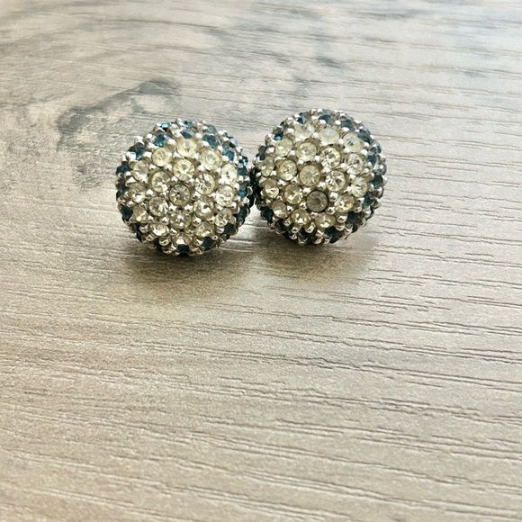 Ciner Vintage Crystal Blue and White Stud Clip On Earrings - Picture 8 of 8